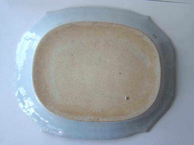 A fine Chinese export porcelain "Famille rose" serving platter circa 1770-1790 — image 4